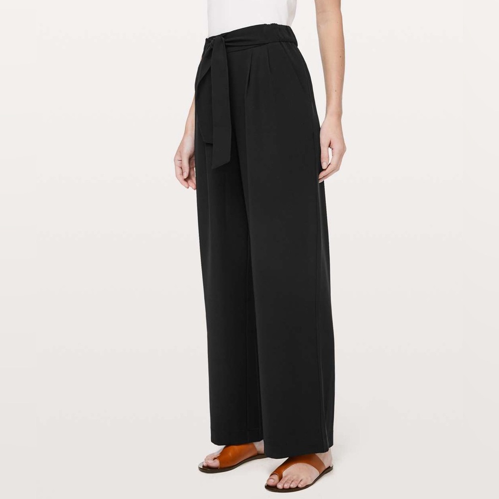 Lululemon Women’s Black Noir Pant, Size 8